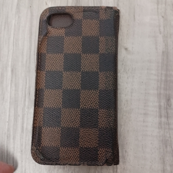 Authentic Louis Vuitton Monogram Folio Iphone 6/6S, 7, 8 & SE Case - Picture 3 of 5